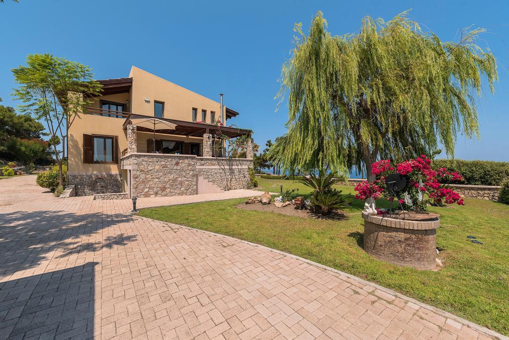 Villa Russelia Kalavárda Exteriör bild
