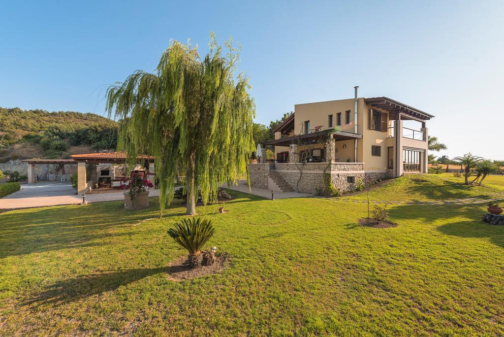 Villa Russelia Kalavárda Exteriör bild