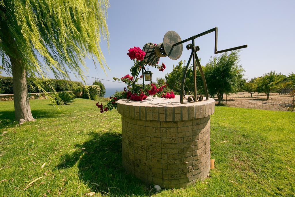 Villa Russelia Kalavárda Exteriör bild