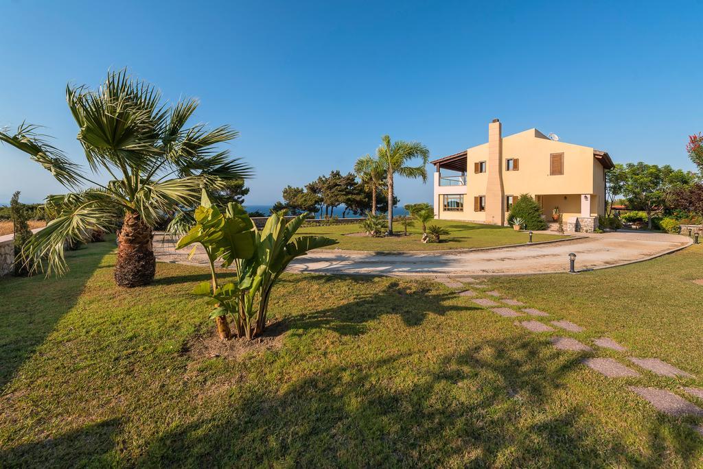 Villa Russelia Kalavárda Exteriör bild