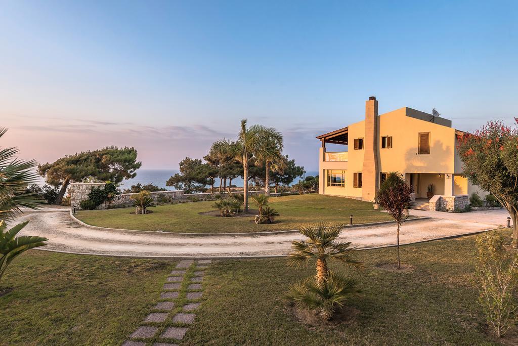 Villa Russelia Kalavárda Exteriör bild
