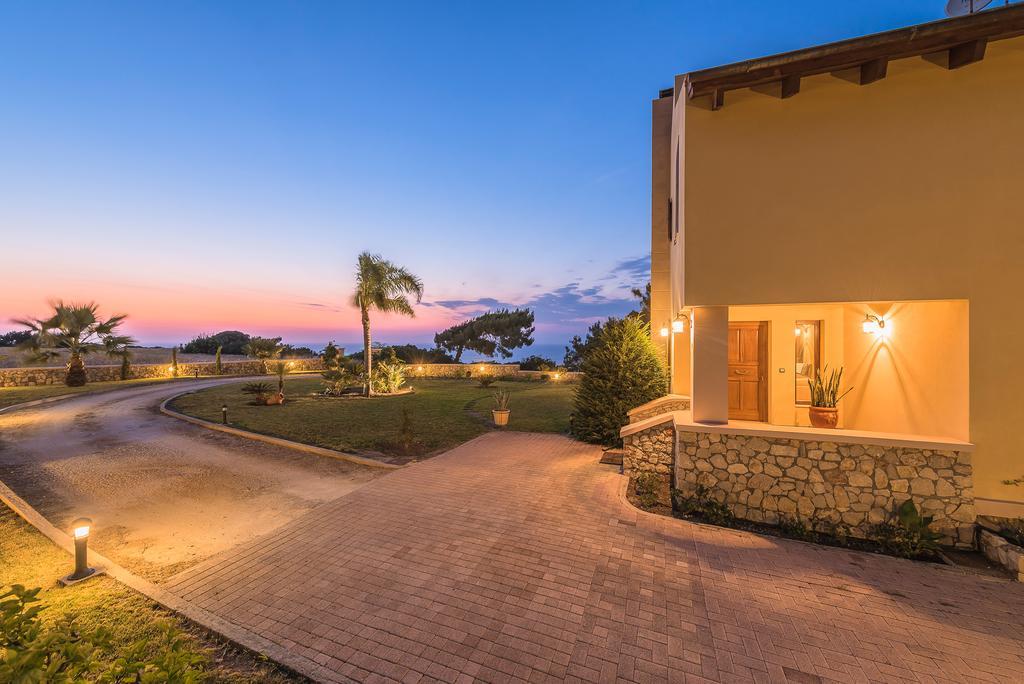 Villa Russelia Kalavárda Exteriör bild